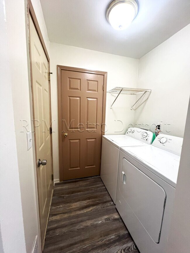 Foto del edificio - 4048 Heatherwood Ct