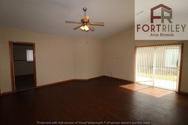 Foto del edificio - Town house for rent!