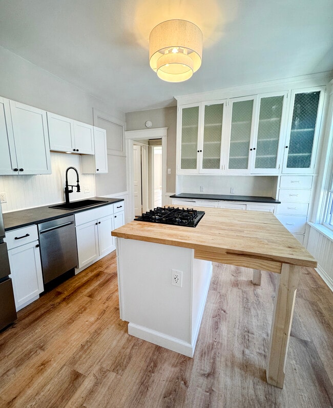 Eat-in Kitchen - 2480 N Murray Ave