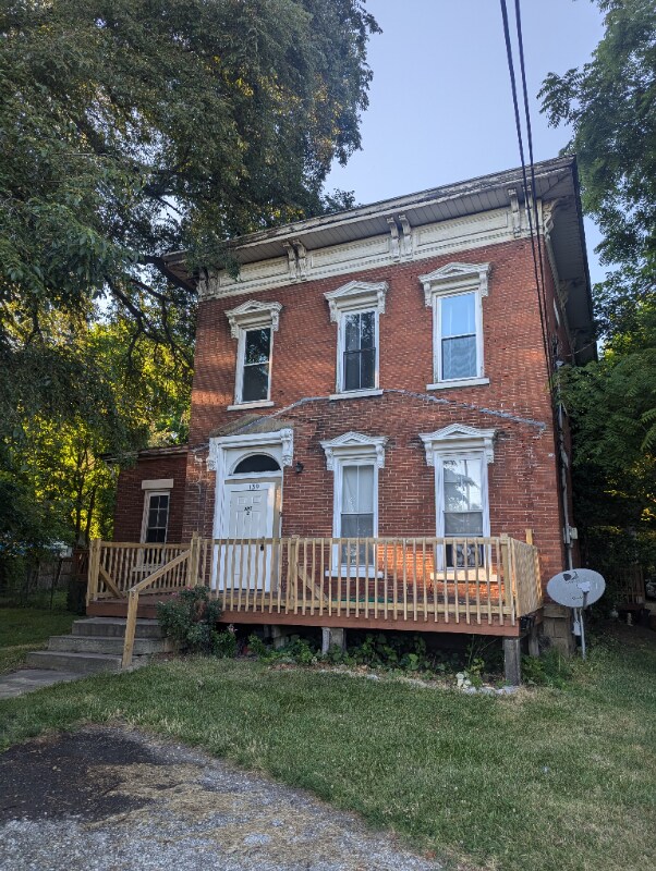 139 Huron St Unit UP, Elyria, OH 44035 Room for Rent in Elyria, OH