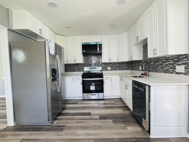 Building Photo - 259 Waterman Dr