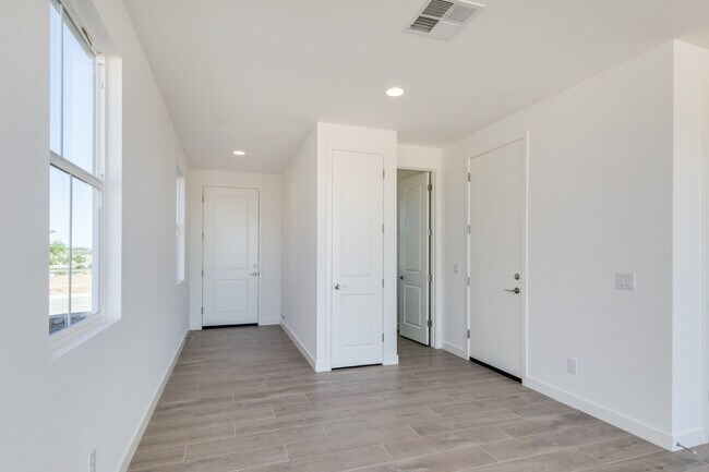 Building Photo - 5538 S Keene