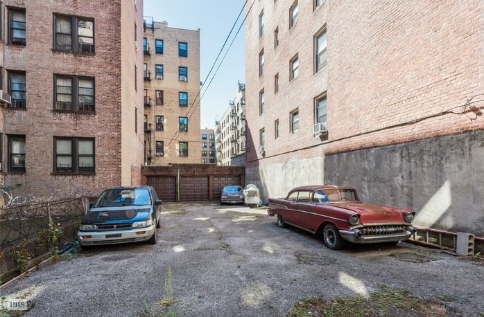 Rear yard - 250 Lenox Rd