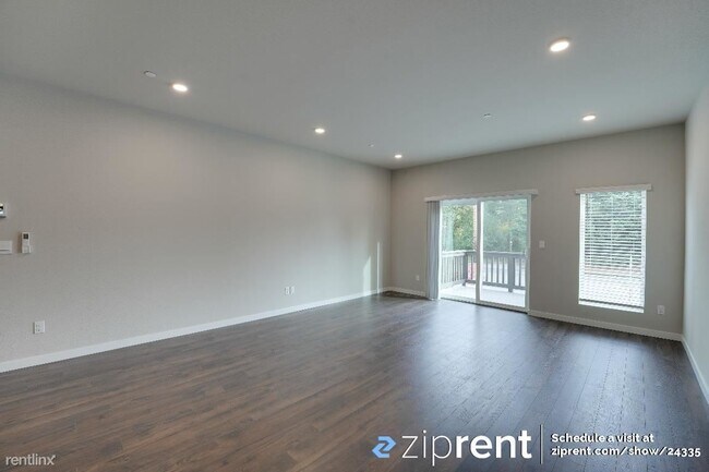 Building Photo - 3 br, 3 bath Townhome - 9632 19th Ave SE u...