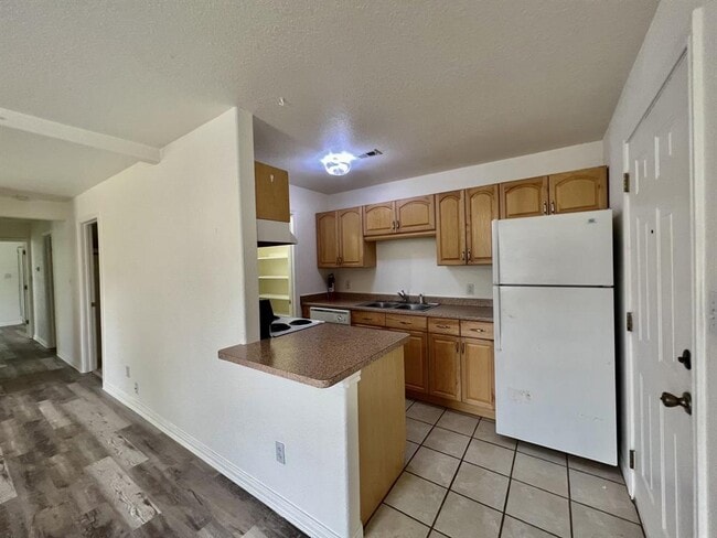 Building Photo - 827 Algoa-Friendswood Rd