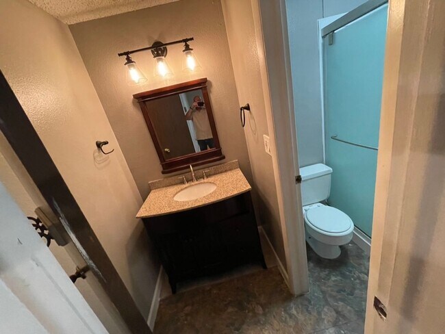 Building Photo - Stylish 1 Bedroom 1 Bath - Great Location!