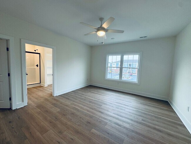 Foto del edificio - THE CROWN AT CORNERSTONE - EXTRA LARGE UNIT