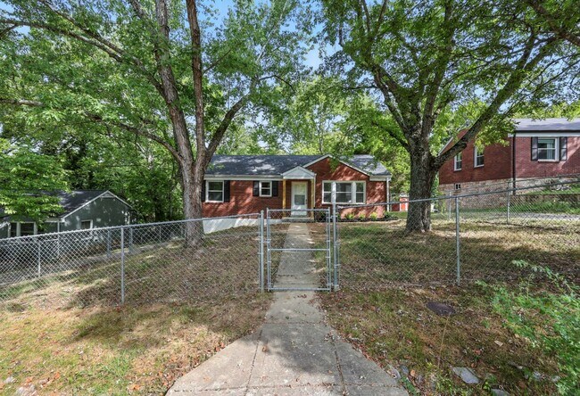 Foto del edificio - 3 Bedroom Pet Friendly Home For Rent Near Downtown Clarksville