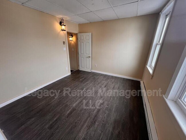 Building Photo - 129 South Gilbert Street - 5