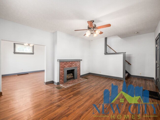 Foto del edificio - Updated 2-Story with Large Front Porch