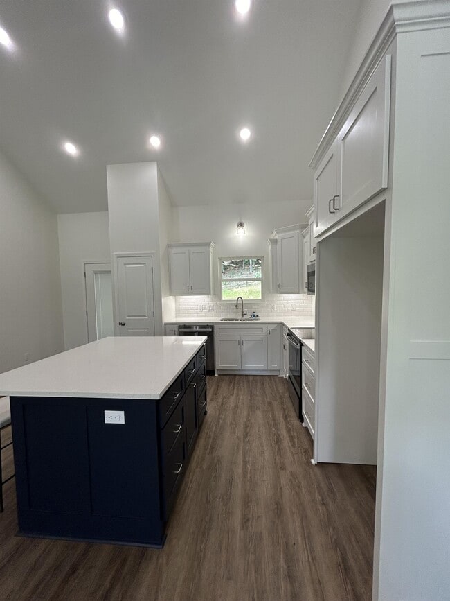 Building Photo - 226 Scenic Dr