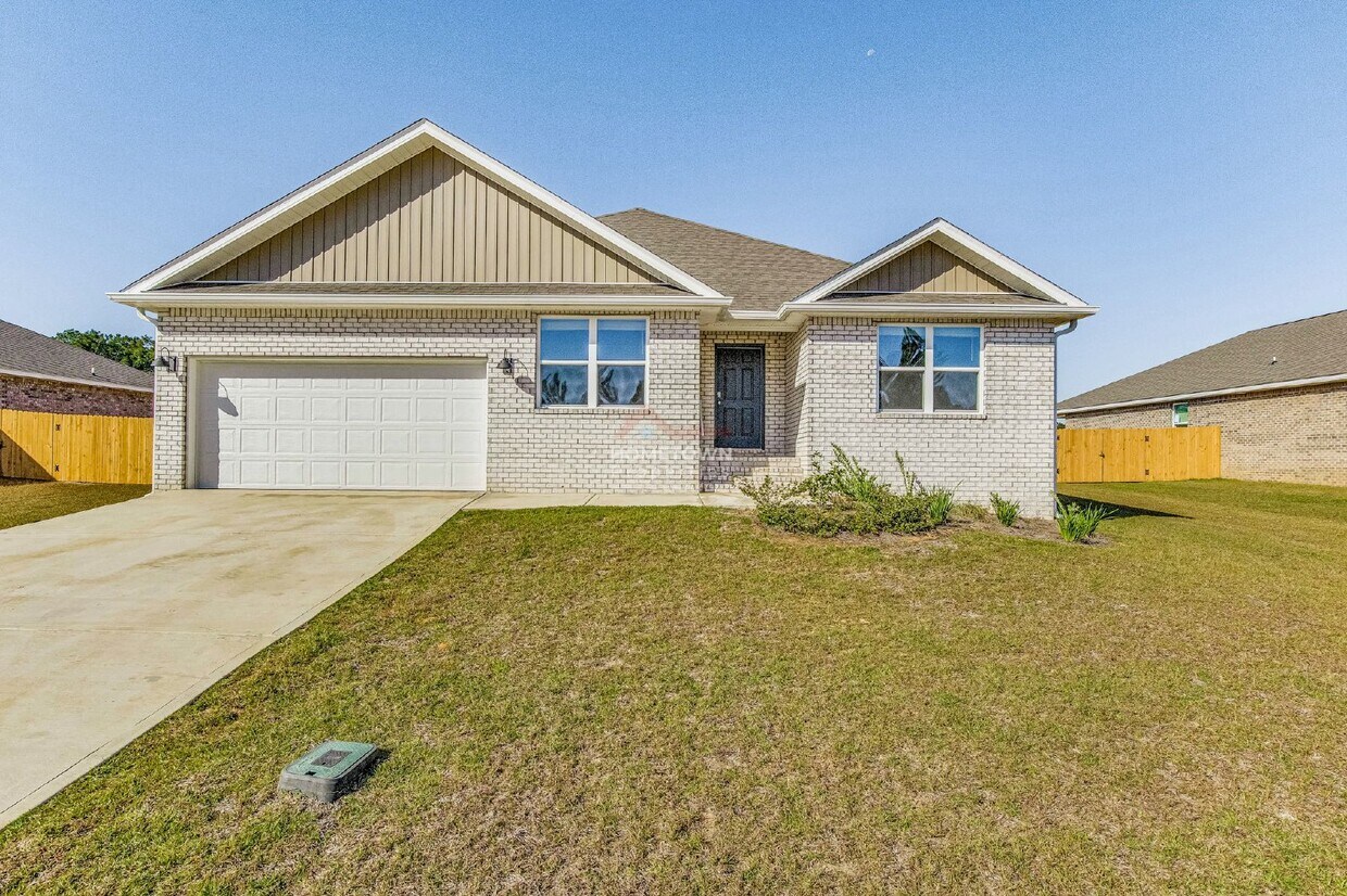 Luxurious 5Bedroom, 3Bathroom Home with Apartment for Rent in