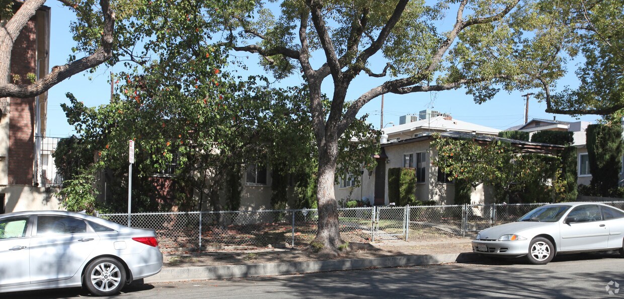 Building Photo - 607-609 E San Jose Ave