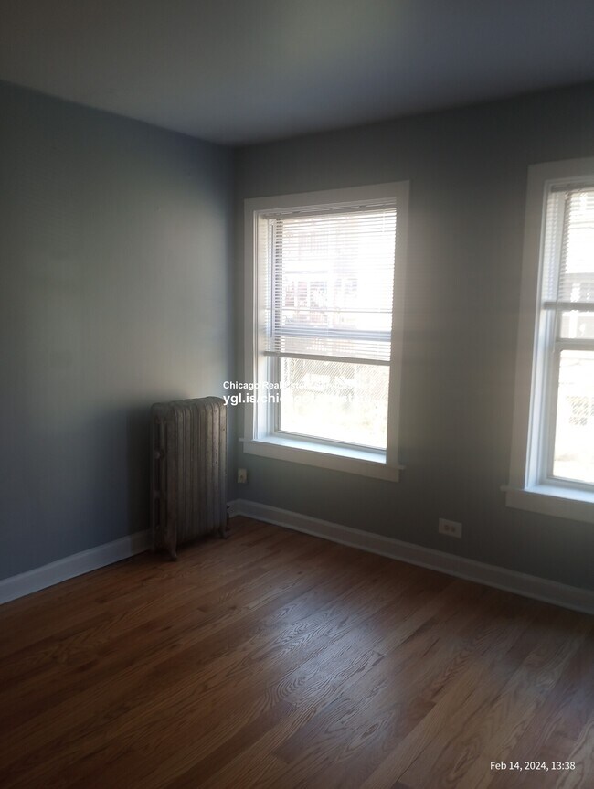 Foto del edificio - 5666 N Ridge Ave