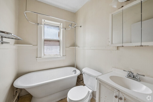 2BR, 1BA - 680SF - Bathroom - 1765 Noble Realty LLC