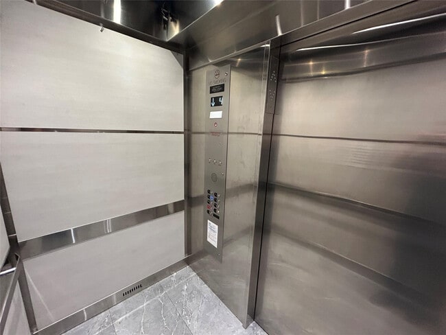 Foto del edificio - 7608 NW 18th St