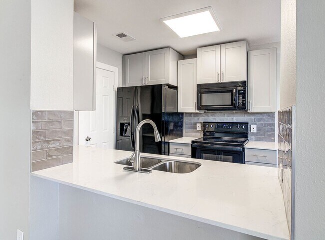 Foto del edificio - 1205/1207 Gregory Ln
