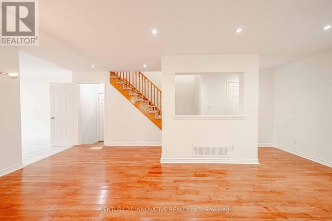 Building Photo - 1524 Avonmore Square