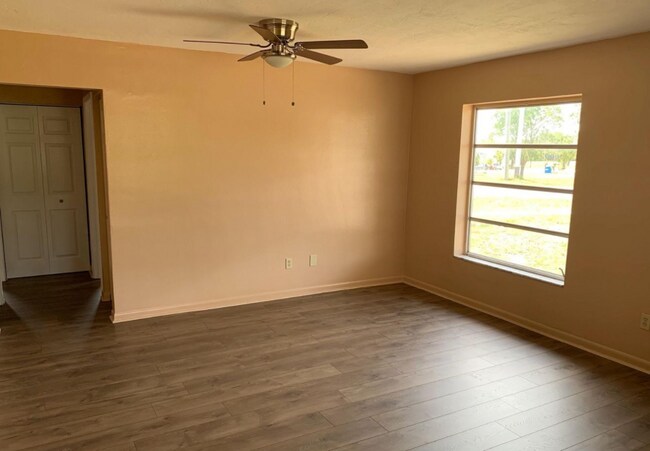 Building Photo - 7150 Fair Oaks St