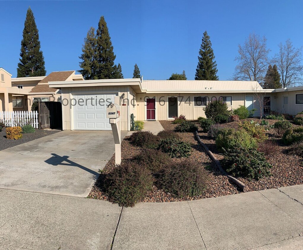 Primary Photo - Beautiful Carmichael Home