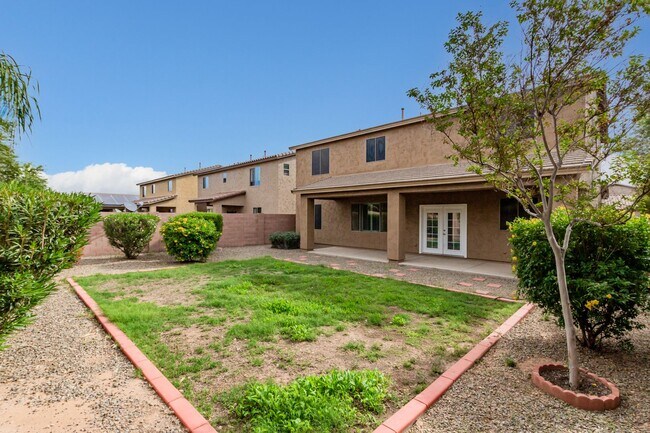 Foto del edificio - Lakeside Oasis: 5-Bed, 3-Bath Home with Up...