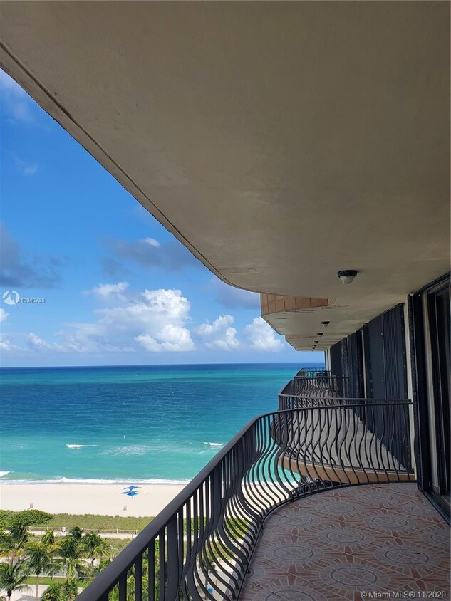 Foto principal - 8777 Collins Ave