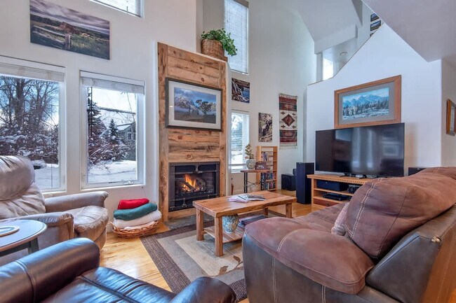 Foto del edificio - 536 Shadow Brook Ln