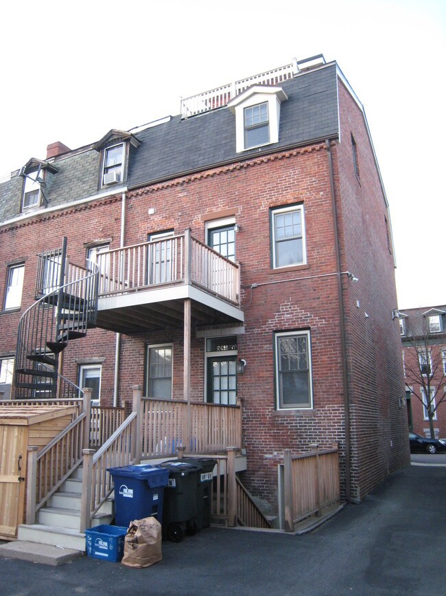 Foto del edificio - 599 E 6th St