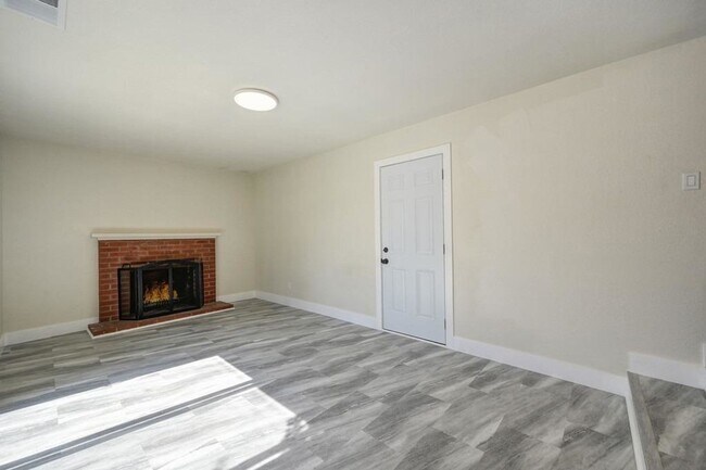 Building Photo - 3 br, 2 bath House - 201 Cottonwood Street