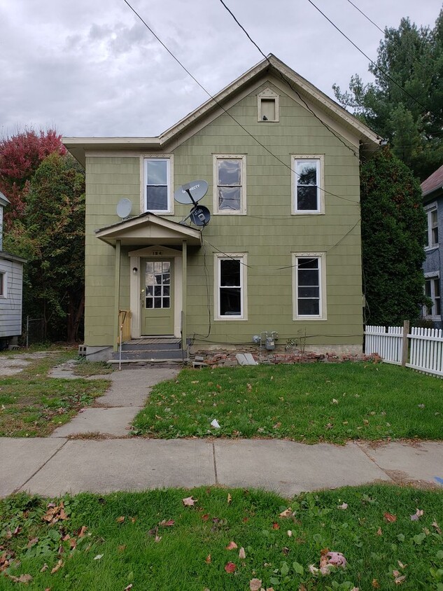164 Boardman St Unit Apt 1 (FL 1 efficiency), Elmira, NY 14904 Room