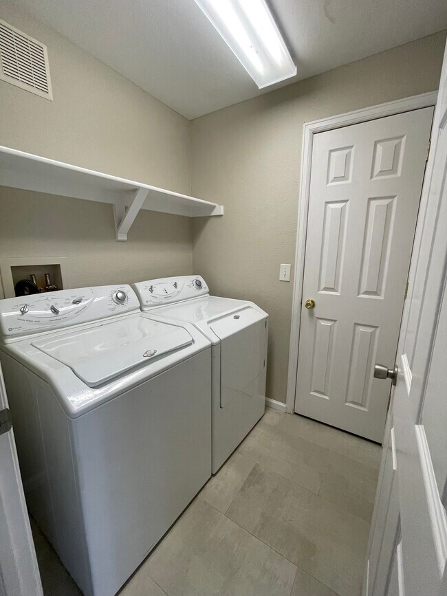 Foto del edificio - 16294 E Geddes Ln