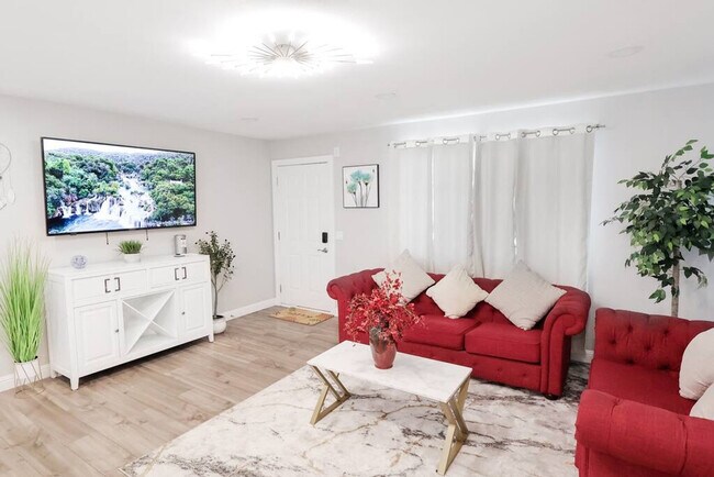 Building Photo - 1063-67 Gillespie Dr