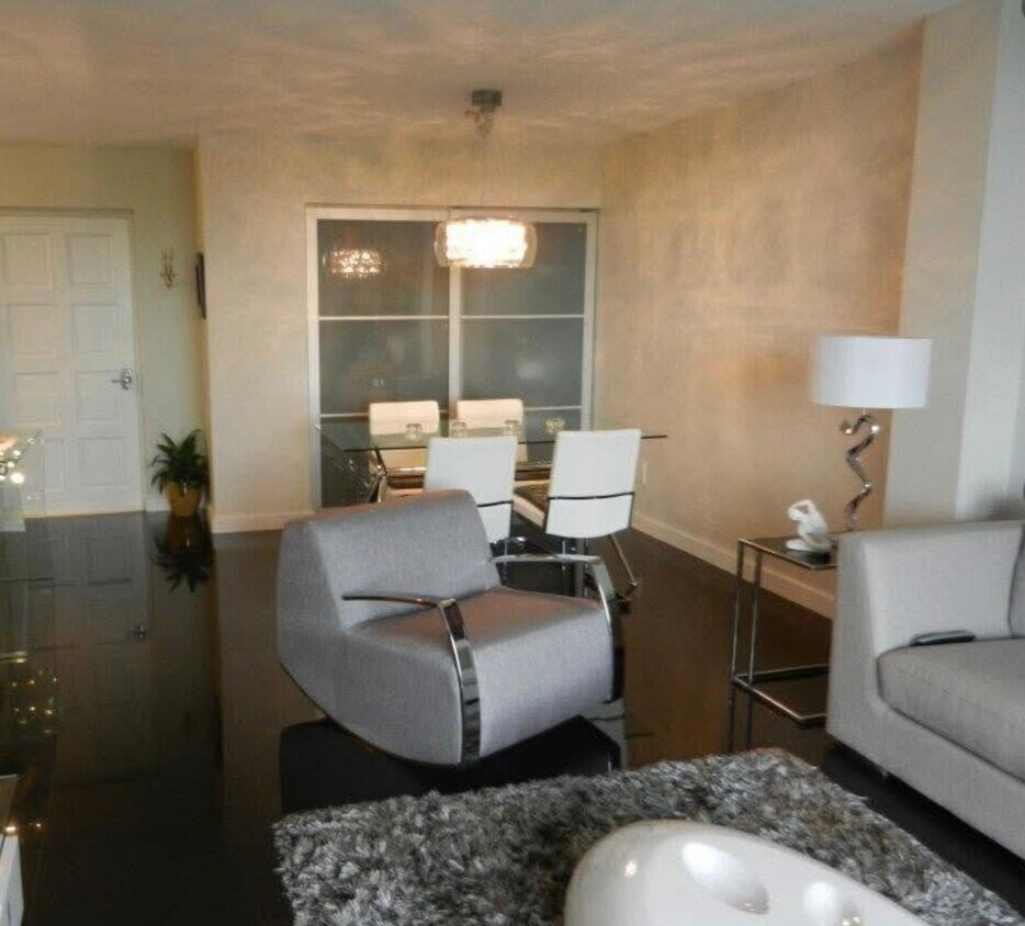 Foto principal - 680 NE 64th St