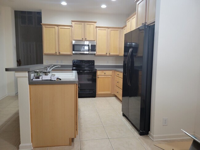 Island Kitchen/New Appliances - 221 Victoria Commons Blvd