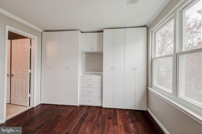 Foto del edificio - 10022 Vanderbilt Cir