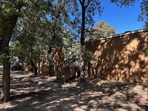 Building Photo - 1660 Sheila Dr