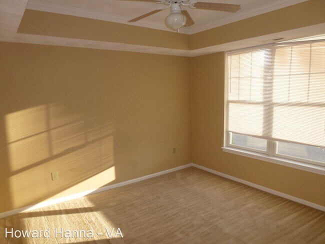 Building Photo - 2 br, 2 bath House - 2984 Shore Dr., #202