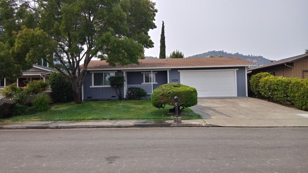 Primary Photo - 1370 Carrigan Ln