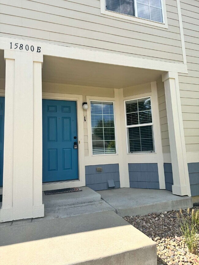 Foto del edificio - "Charming 2-Bed Townhouse Retreat with 2.5 Baths in Lochbuie – Spacious 1312 Sq. Ft. Living!"