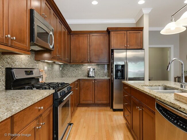 Foto del edificio - 2801 N Oakley Ave