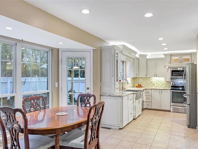 Foto del edificio - 4829 Christoble Dr