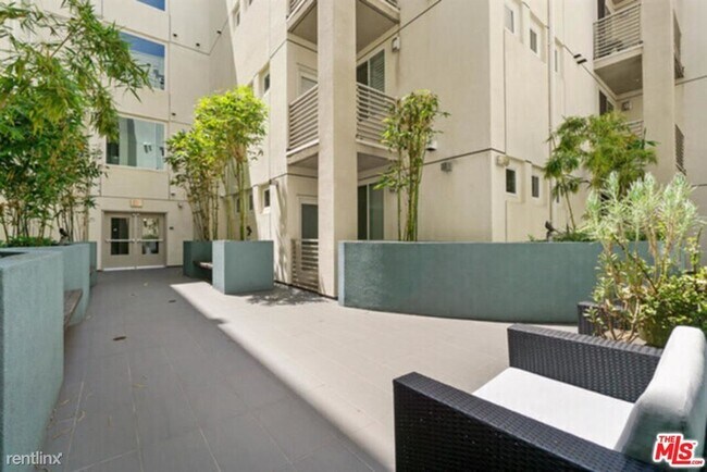 Building Photo - 3 br, 2 bath Condo - 436 S Virgil Ave Apt 506