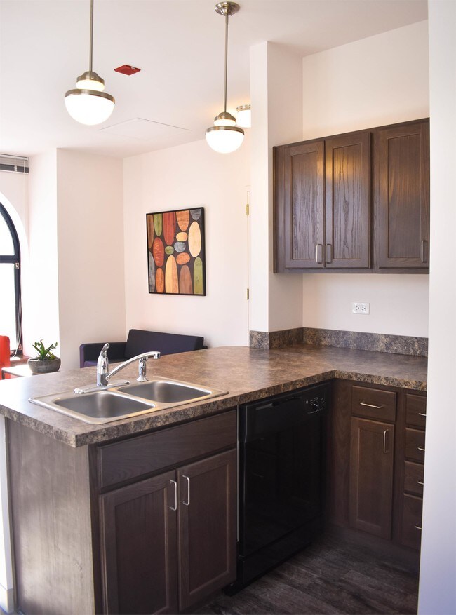 Foto del edificio - 100 E Chicago St