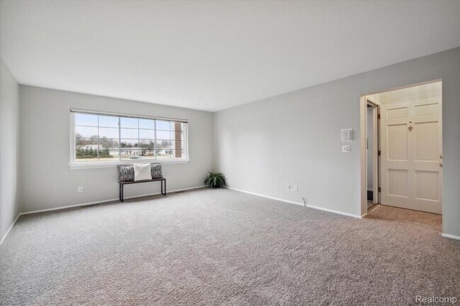 Foto del edificio - 42536 Woodward Ave