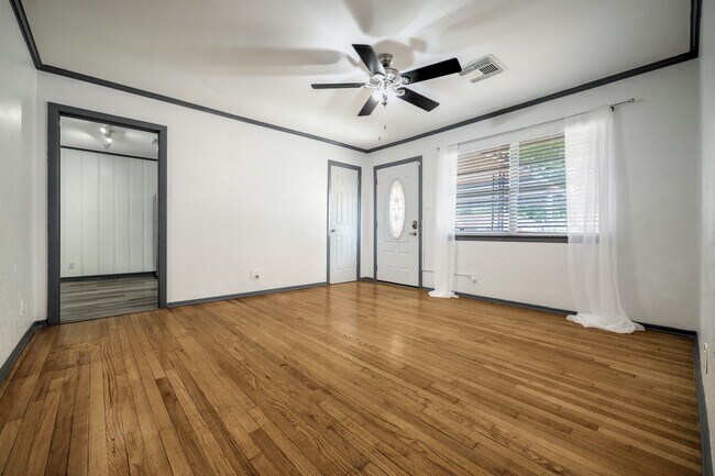 Foto del edificio - 5819 Anaqua Dr