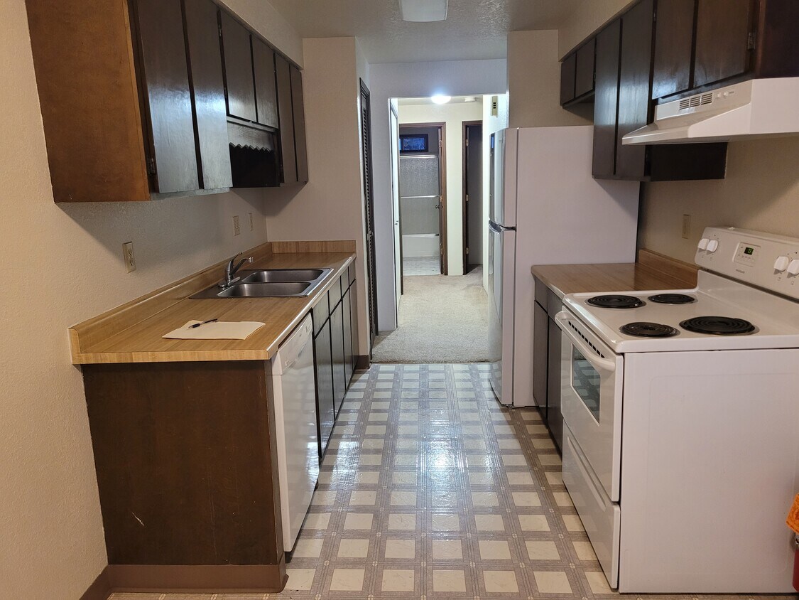 1623 Meade St Unit 4, North Bend, OR 97459 Apartments in North Bend