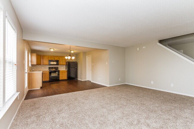 Building Photo - 924 Bentgrass Dr