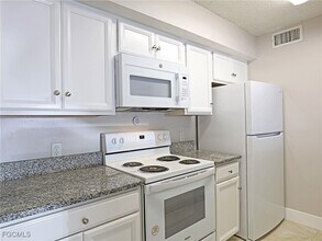 Building Photo - 5321 Summerlin Rd