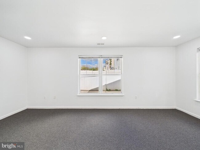 Building Photo - 3951 Aspen St