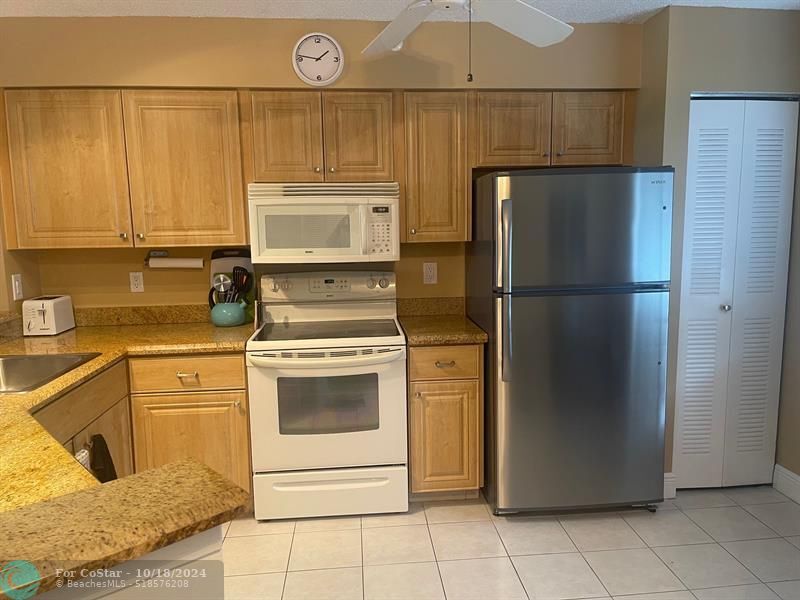 2112 S Cypress Bend Dr Unit 805, Pompano Beach, FL 33069 Condo for